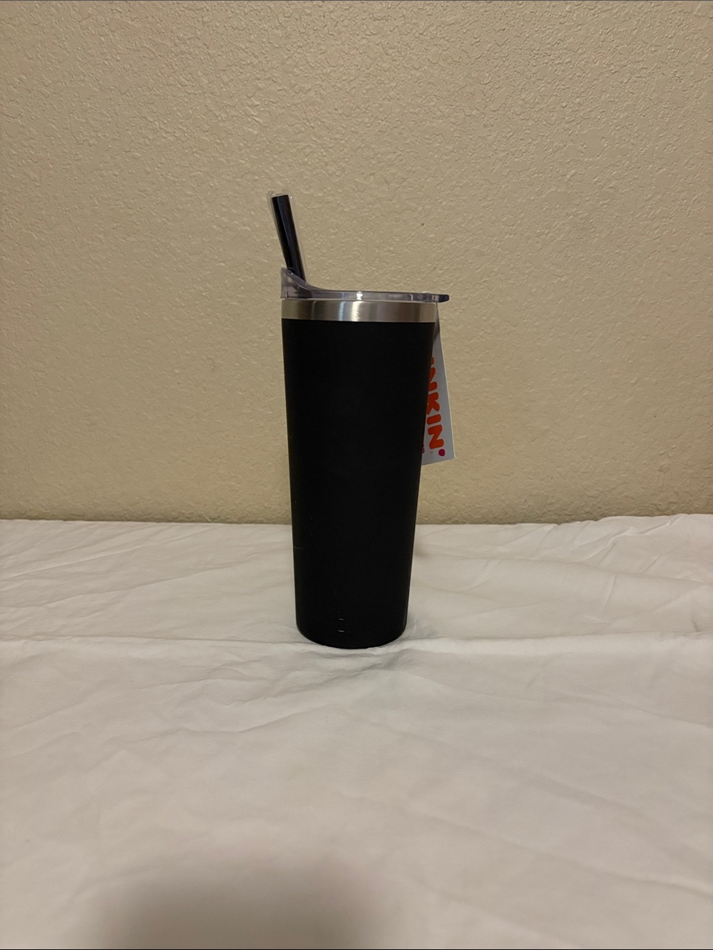 Dunkin' 20 oz Insulated Tumbler Black Solid Logo Drink-Through Lid & Straw - Picture 2 of 5